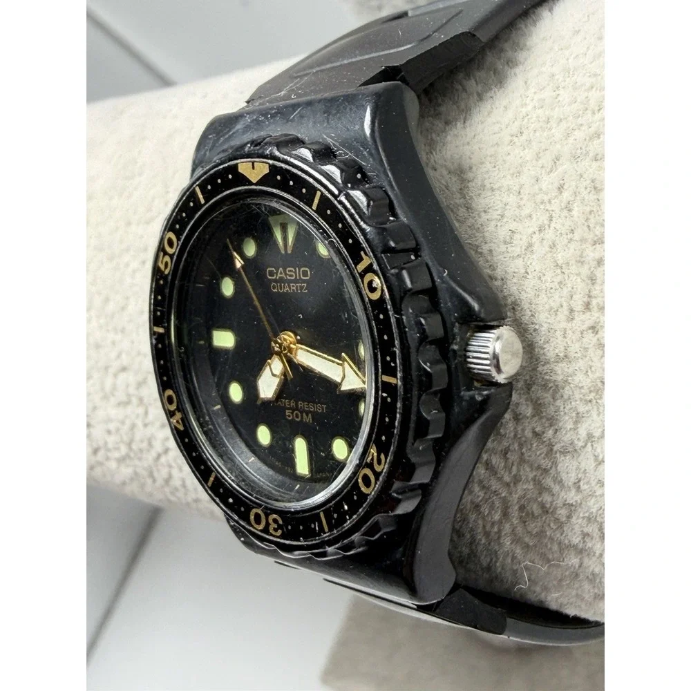 Casio Lx-82 New Battery Ladies Watch 31MM 8